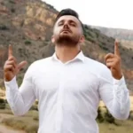 دانلود آهنگ ابی عالی یاره پشت دست اتا خال سیاه نشون دره